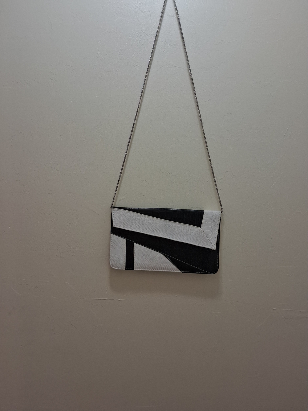 Black and White Geometric Chain-Shoulder Clutch